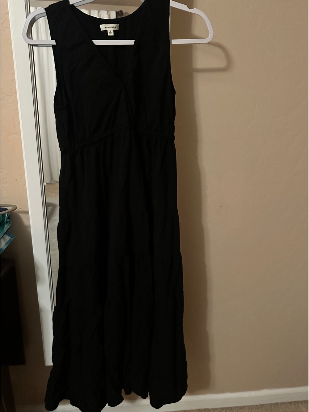 Black max studio dress